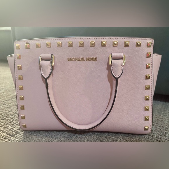 Michael Michael Kors

SELMA MEDIUM STUDDED SAFFIANO MESSENGER - Picture 3 of 8